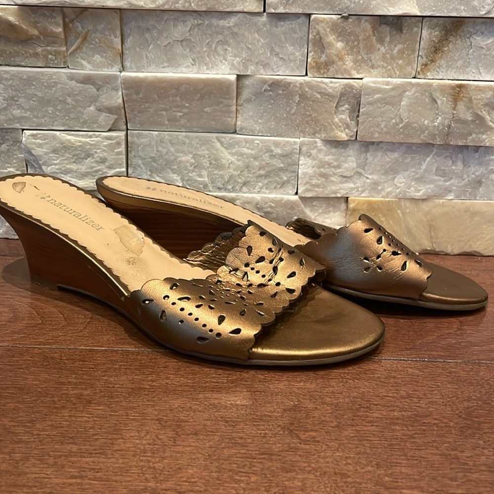 Naturalizer wedge shoes